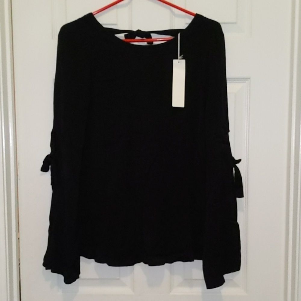 Lost April black top with slit sleeve Sz L NWT